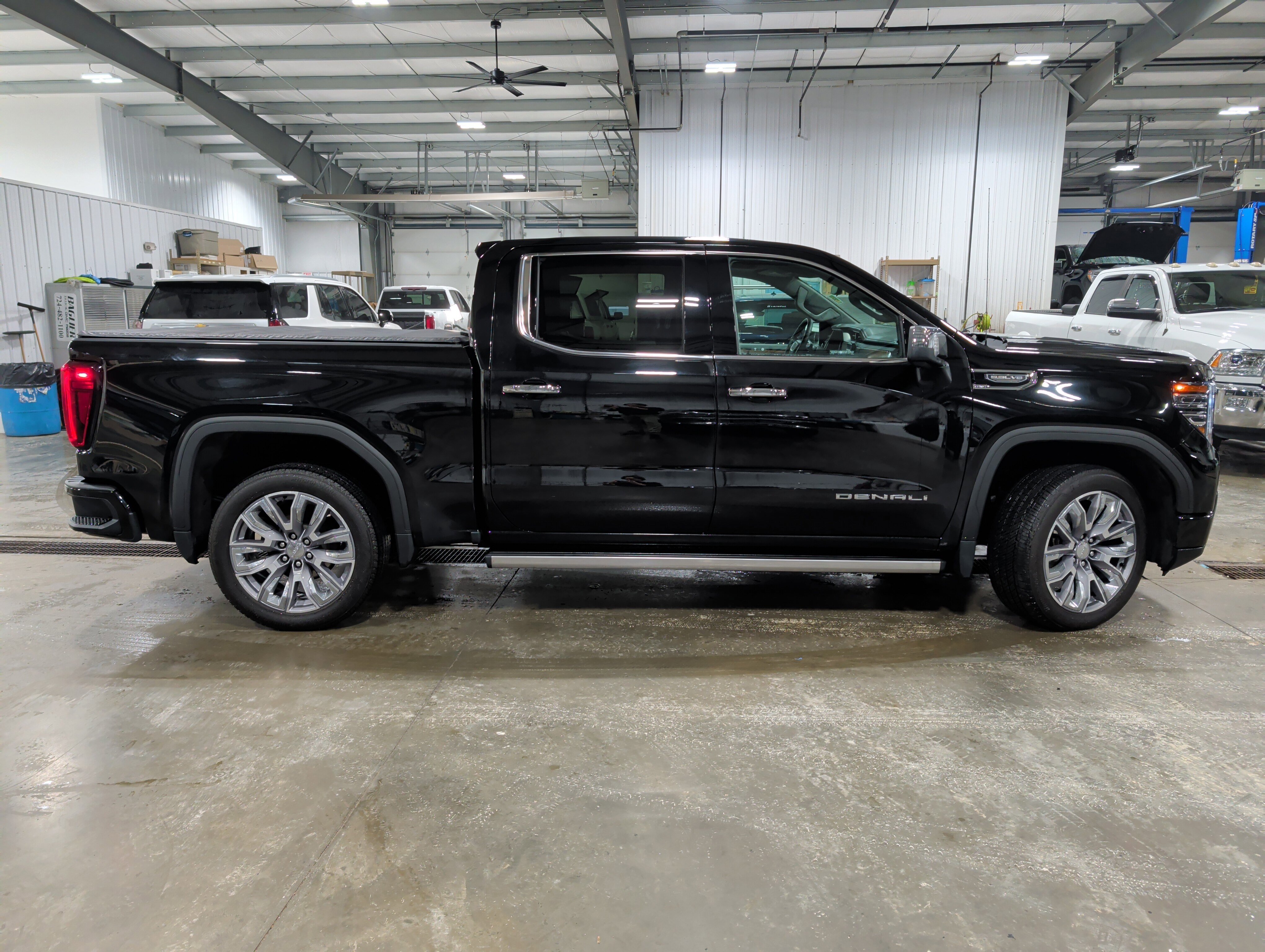 Used 2023 GMC Sierra 1500 Denali w/ Denali Reserve Package AWD/4WD image 2