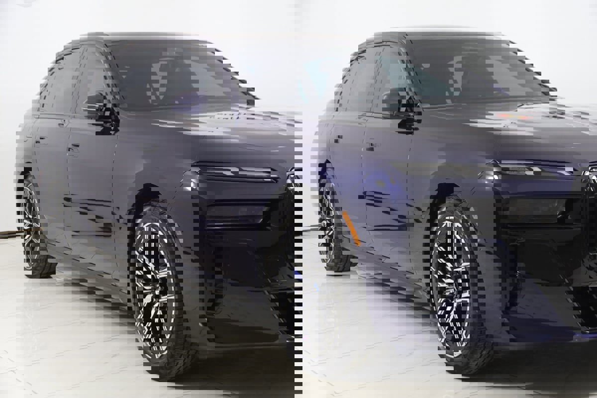 Used 2023 BMW 760i xDrive image 54