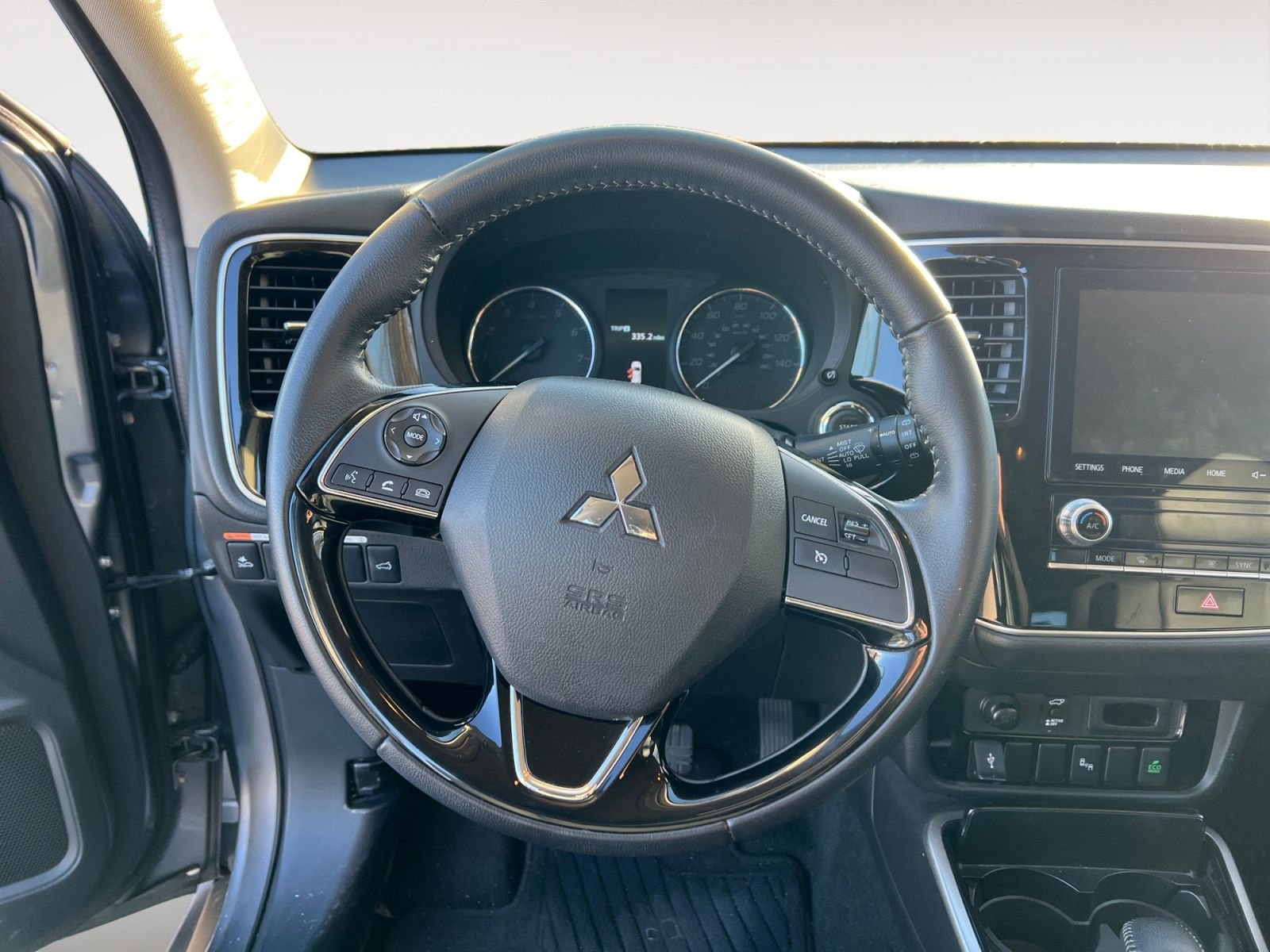 Used 2020 Mitsubishi Outlander SE image 12