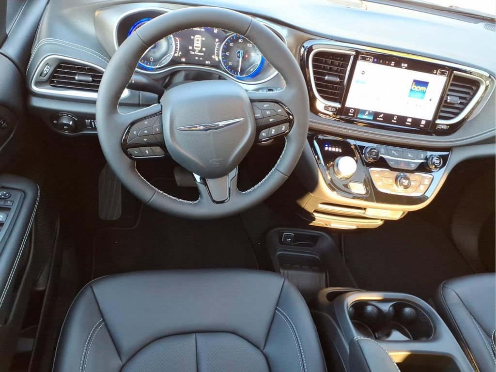 New 2026 Chrysler Pacifica Select w/ S Appearance Package AWD/4WD image 13