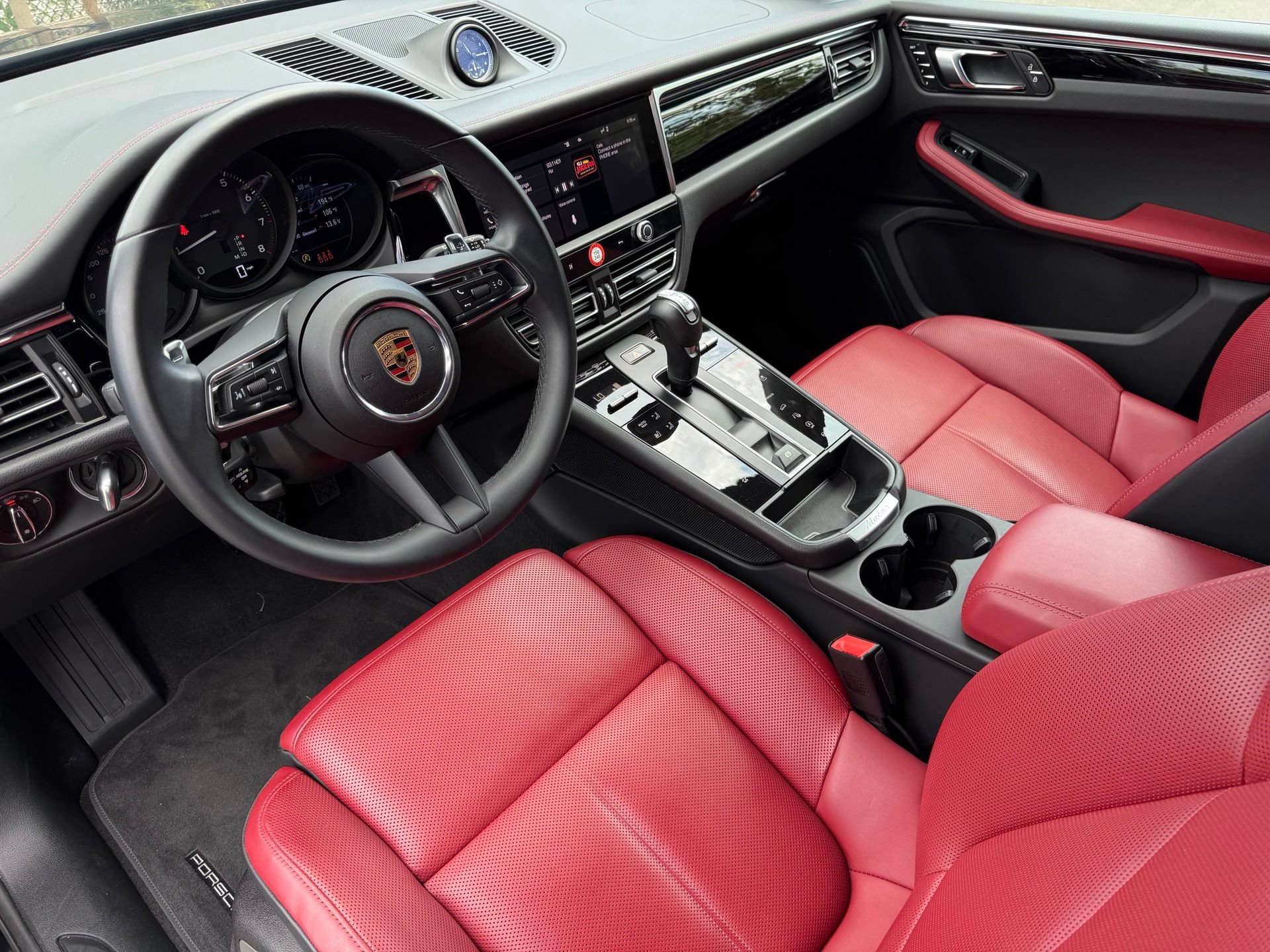 New 2025 Porsche Macan AWD/4WD image 4