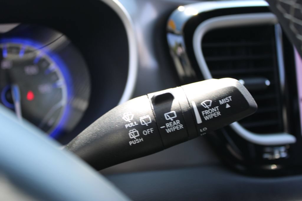 Used 2025 Chrysler Pacifica Select FWD image 39