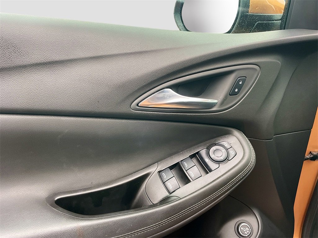 Used 2024 Buick Encore GX Sport Touring image 9