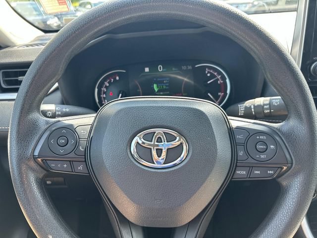 Used 2025 Toyota RAV4 XLE AWD/4WD image 27