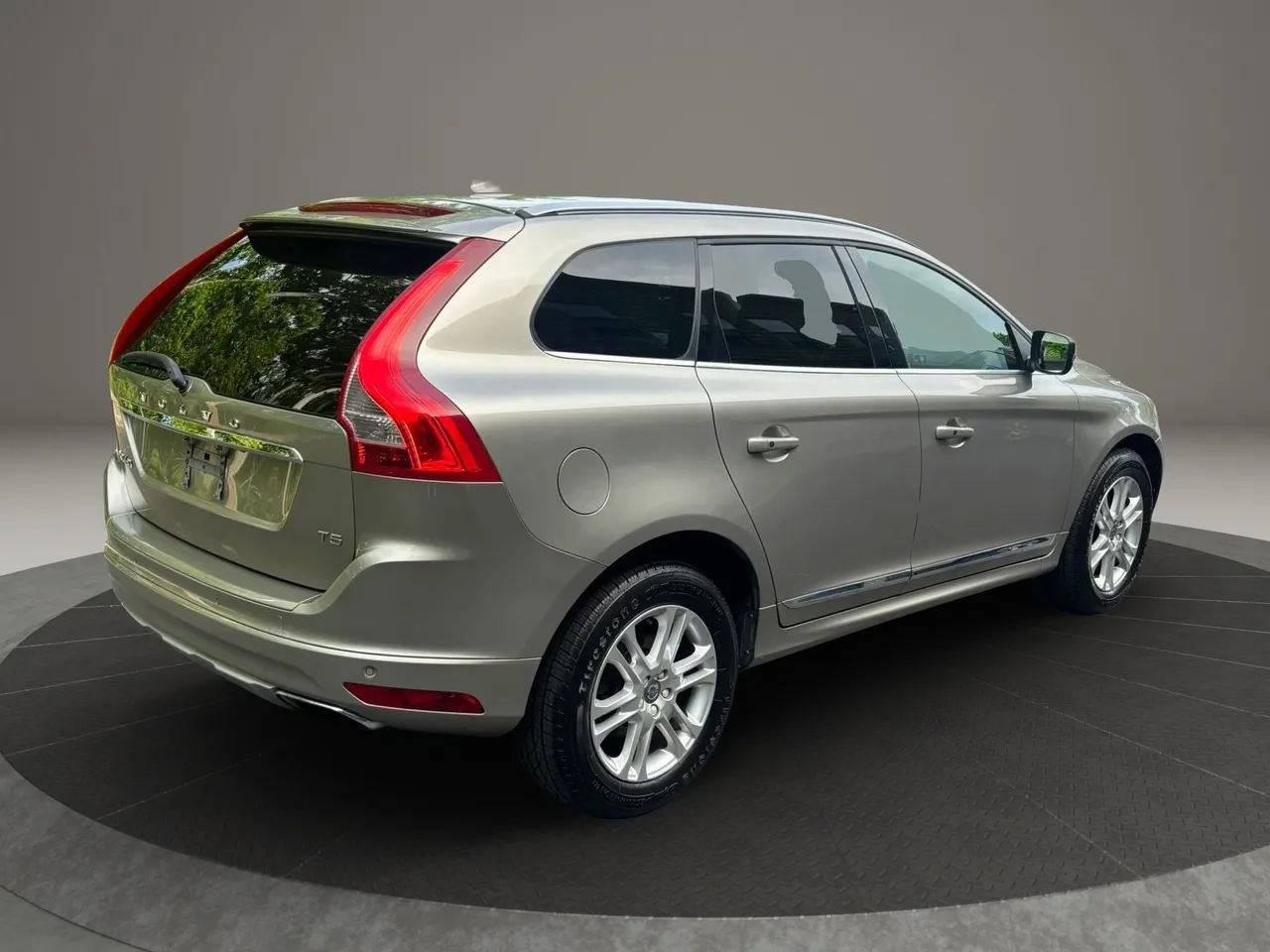 Used 2016 Volvo XC60 T5 Premier w/ Proximity Package FWD image 5