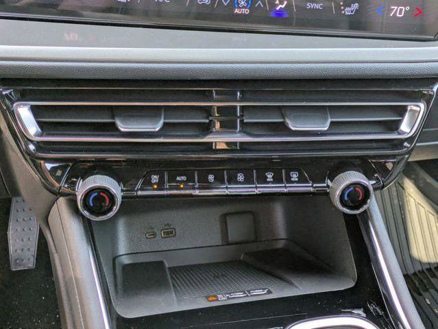 New 2026 Chevrolet Traverse LT w/ Sun and Wheel Package FWD image 22