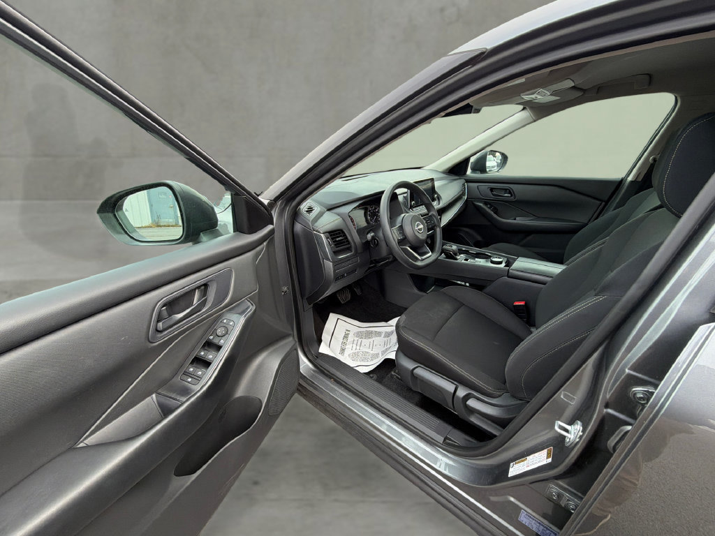 Used 2024 Nissan Rogue S AWD/4WD image 16