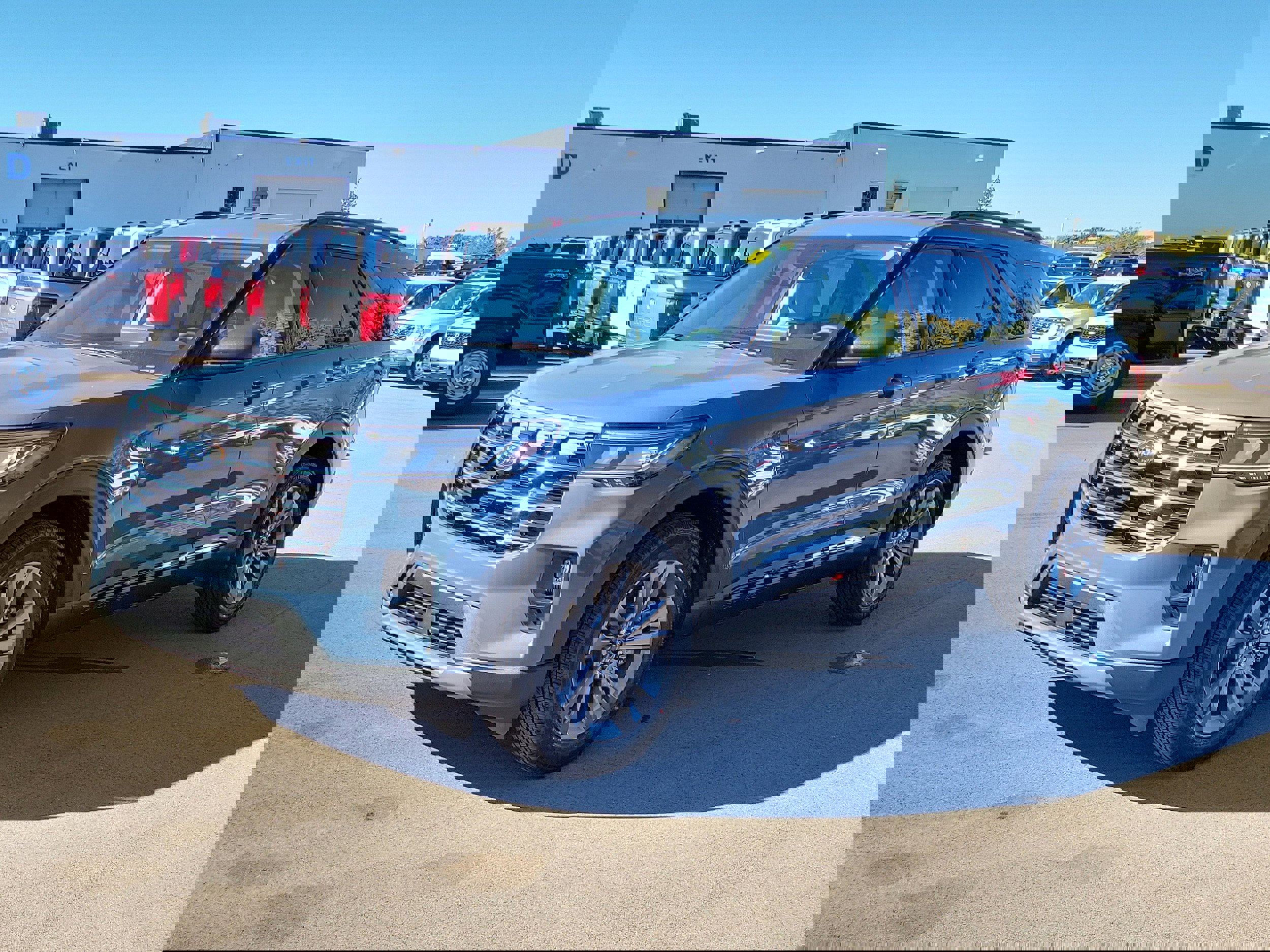 New 2026 Ford Explorer Active w/ Active Comfort Package image 2