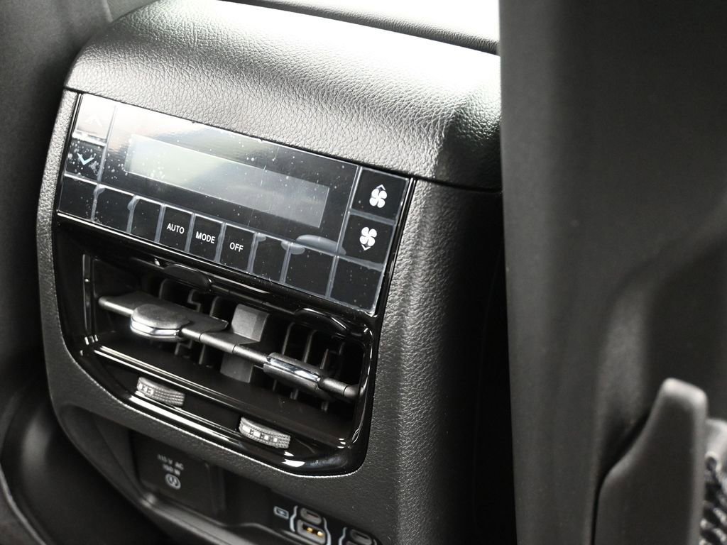 Used 2024 Jeep Grand Cherokee L Laredo w/ Luxury Tech Group I image 30