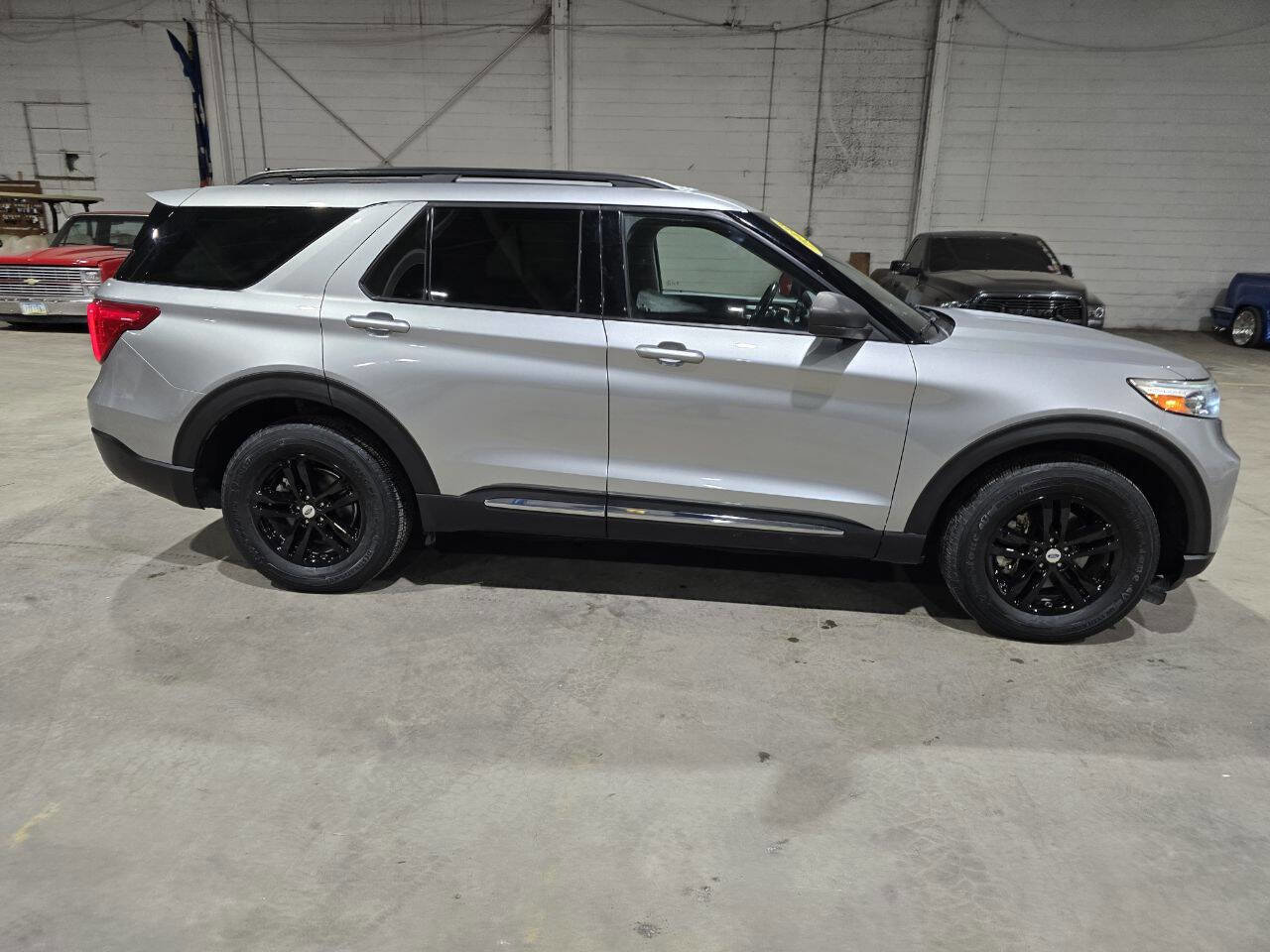 Used 2020 Ford Explorer XLT w/ Comfort Package image 16