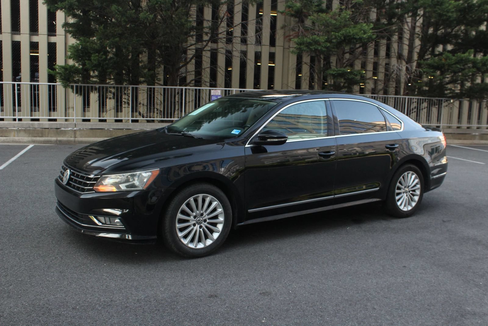 Used 2016 Volkswagen Passat 1.8T SE FWD image 12