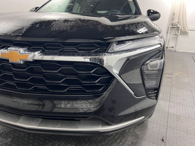Used 2025 Chevrolet Trax LT w/ LT Convenience Package image 12