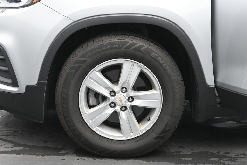 Used 2020 Chevrolet Trax LT w/ LT Convenience Package FWD image 28