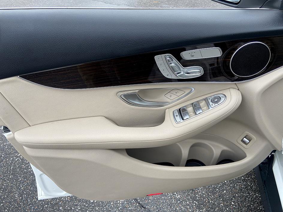 Used 2019 Mercedes-Benz GLC 300 4MATIC image 9