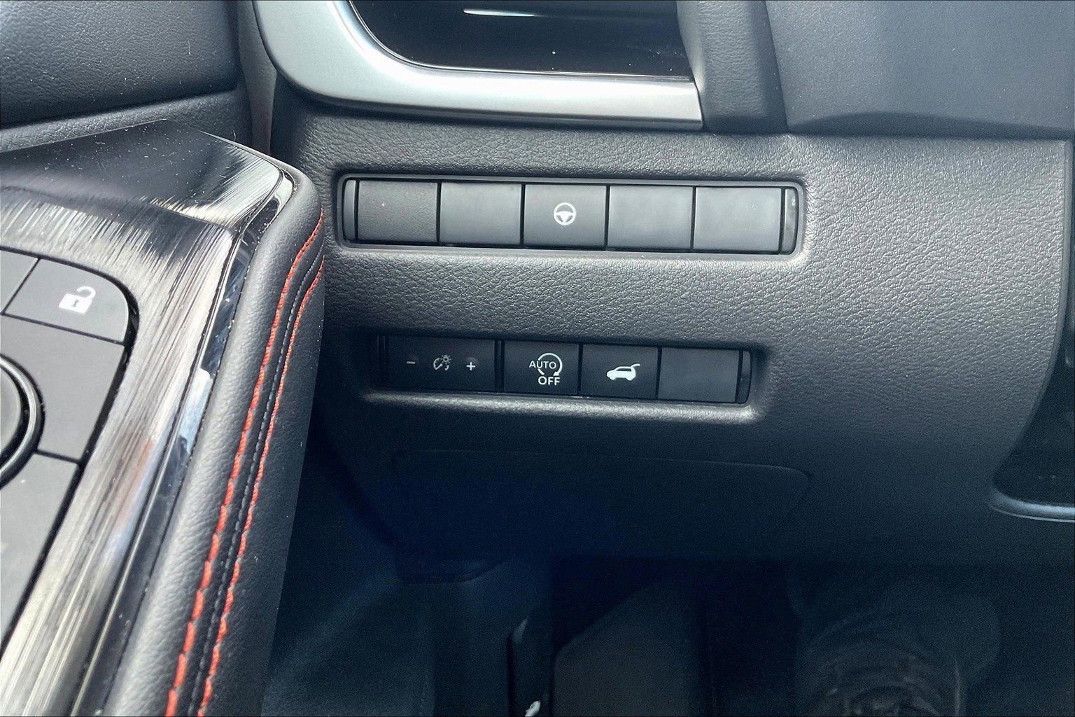 Certified 2025 Nissan Rogue SV image 38