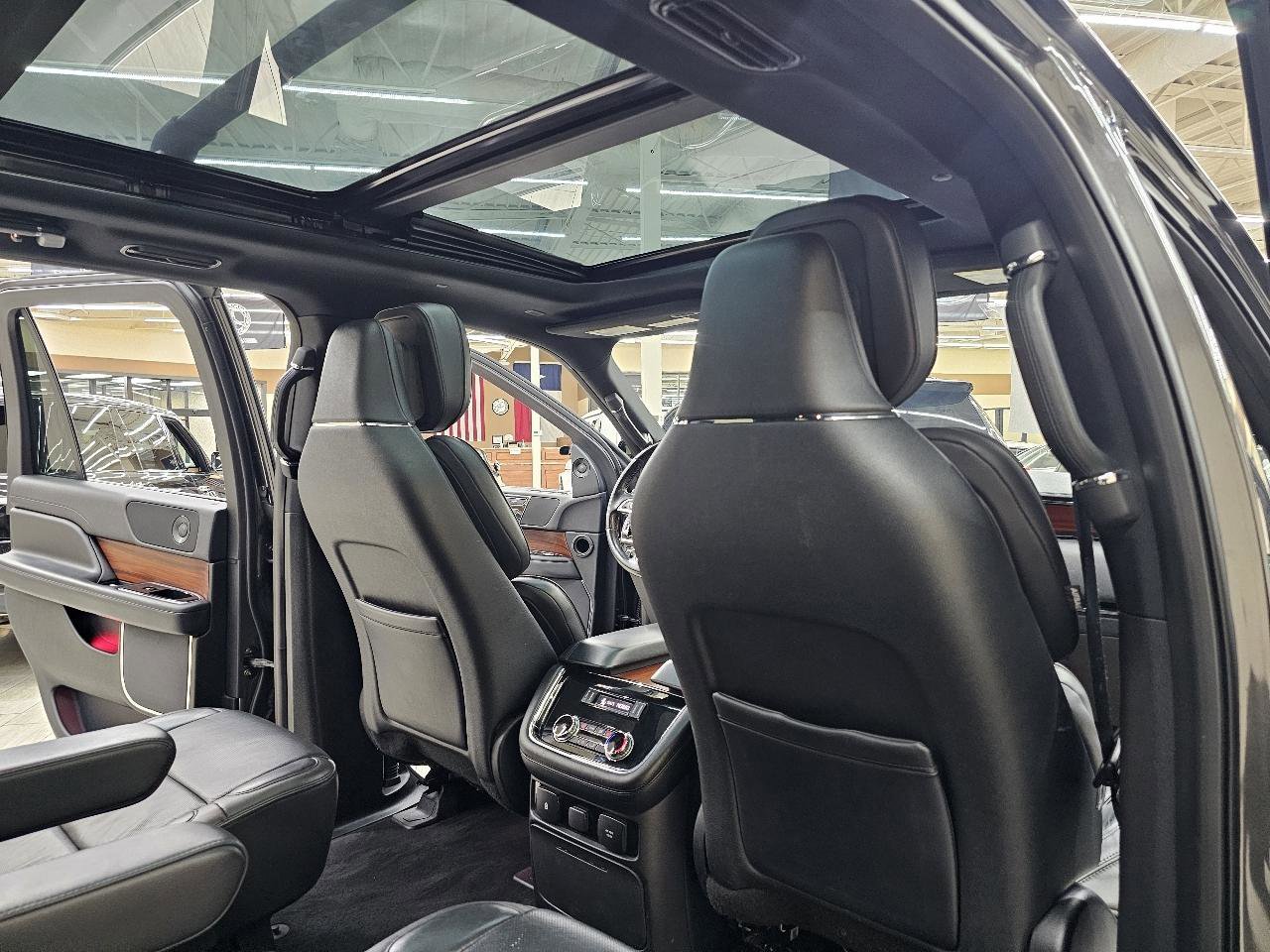 Used 2018 Lincoln Navigator Select w/ Technology Package image 24