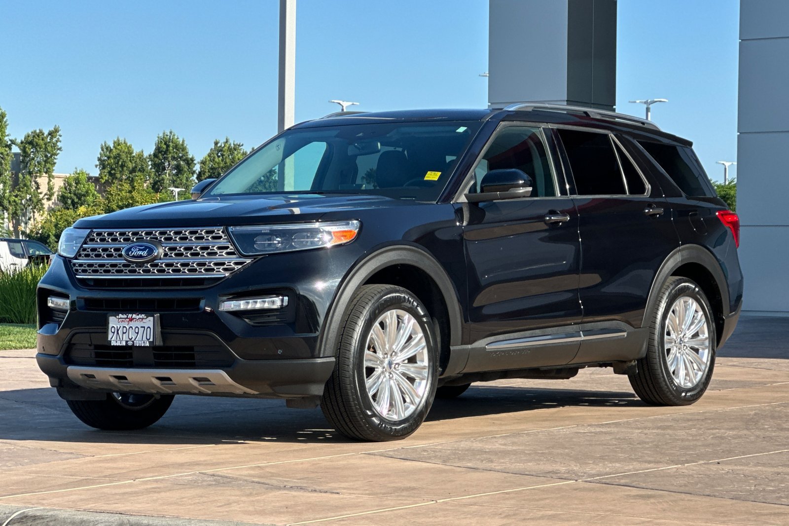 Used 2023 Ford Explorer Limited w/ Limited Technology Package RWD image 8