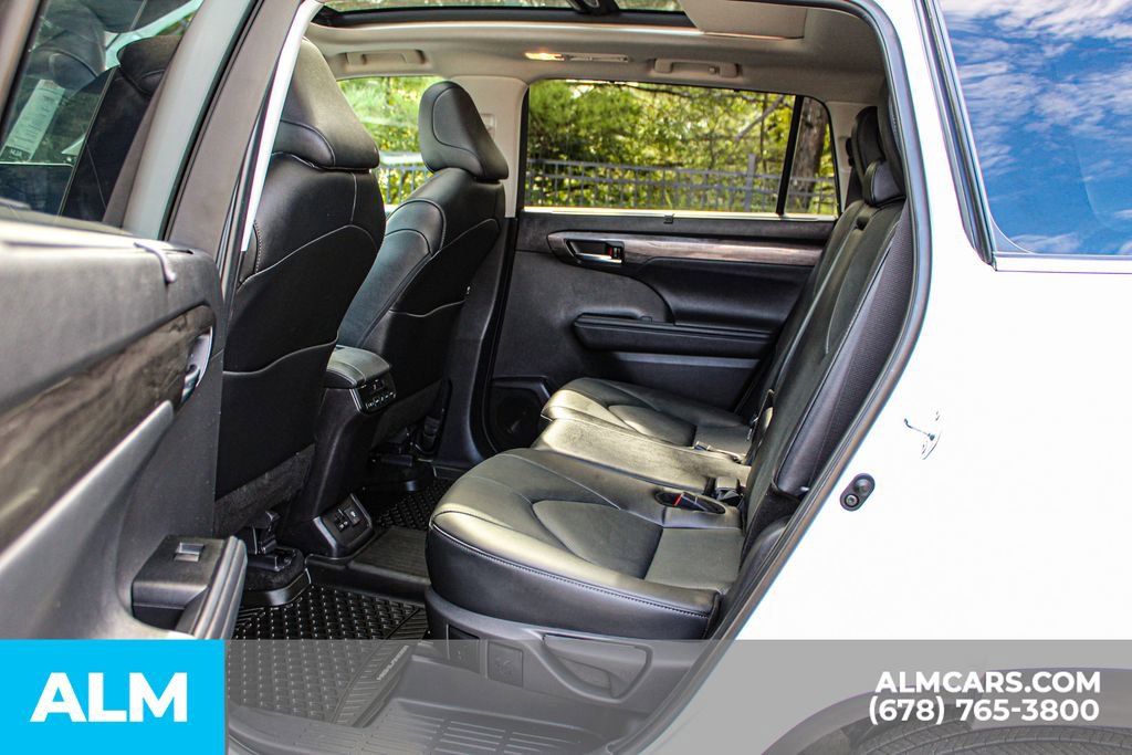 Used 2024 Toyota Highlander Limited image 18