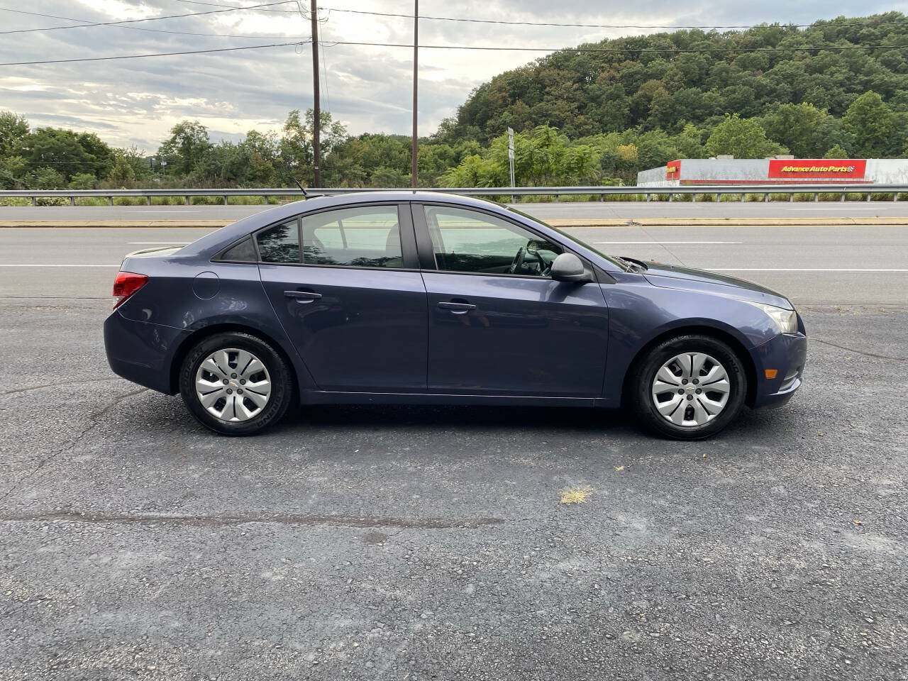 Used 2013 Chevrolet Cruze LS FWD image 5