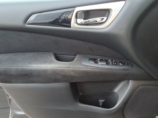 Used 2014 Nissan Pathfinder S image 14