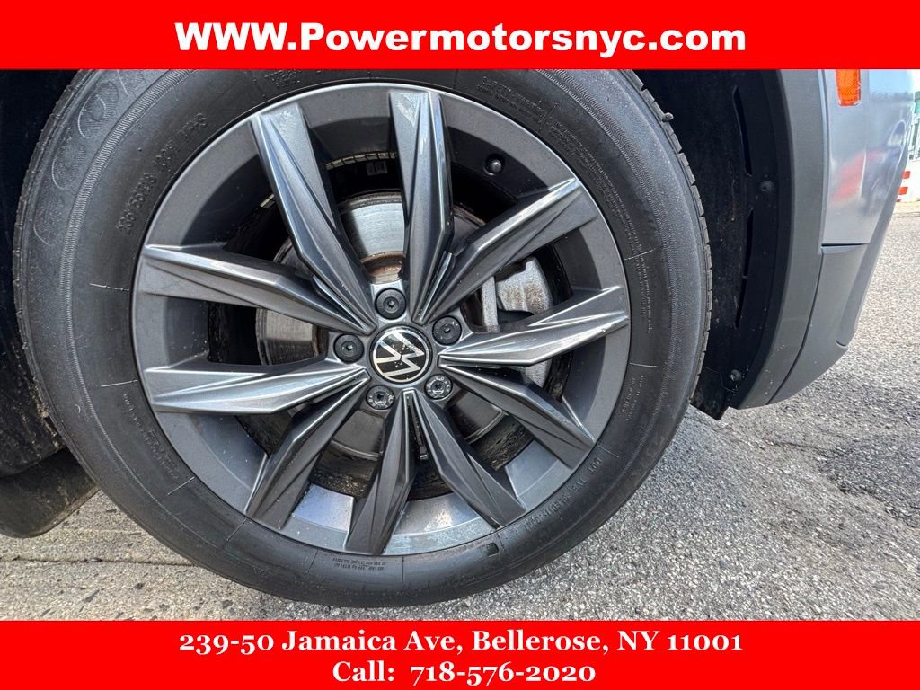 Used 2022 Volkswagen Tiguan SE w/ Panoramic Sunroof Package AWD/4WD image 17