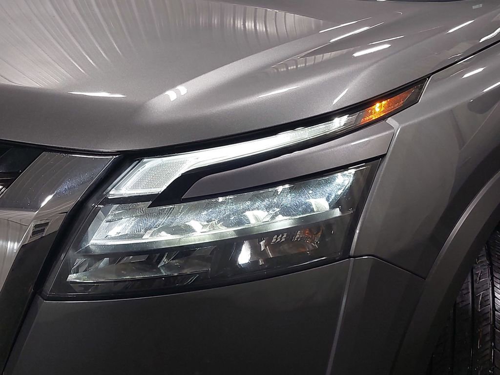 Used 2025 Nissan Pathfinder SV image 33