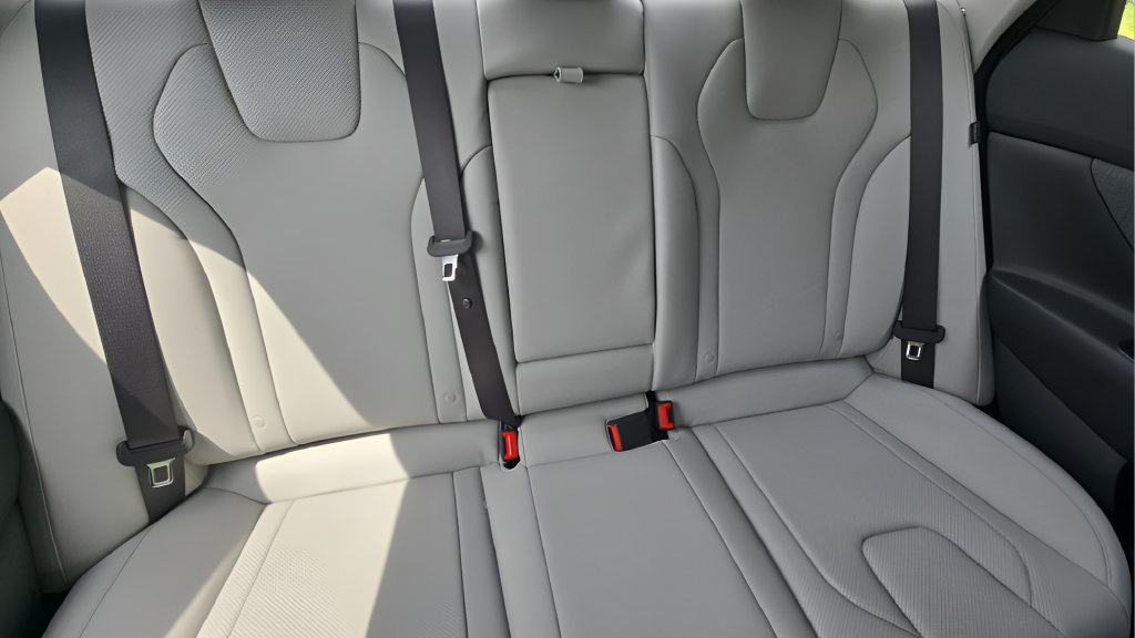 New 2026 Hyundai Elantra Limited FWD image 10