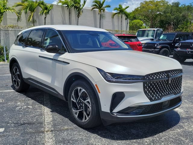 Used 2024 Lincoln Nautilus Premier AWD/4WD image 2