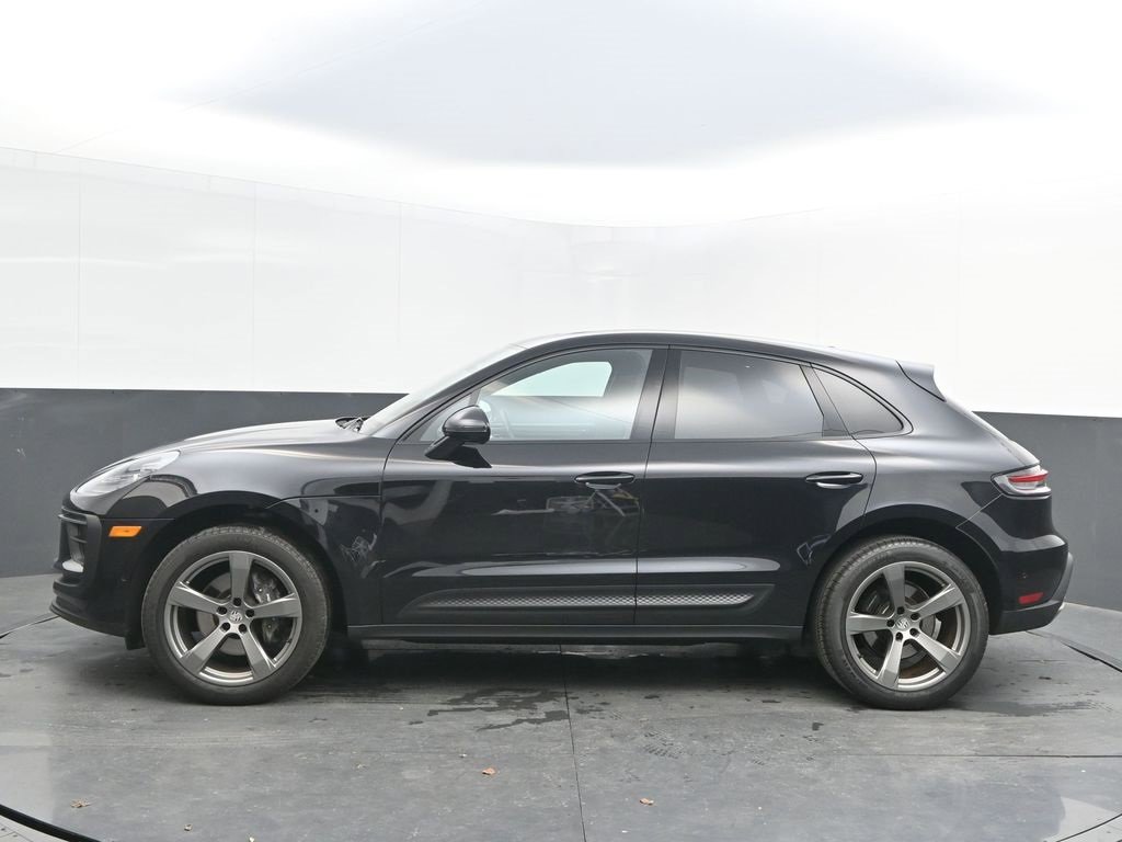 Used 2023 Porsche Macan Turbo image 2