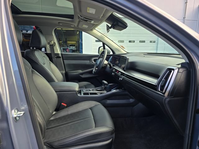 Certified 2025 Kia Sorento EX w/ Panoramic Sunroof Package AWD/4WD image 13