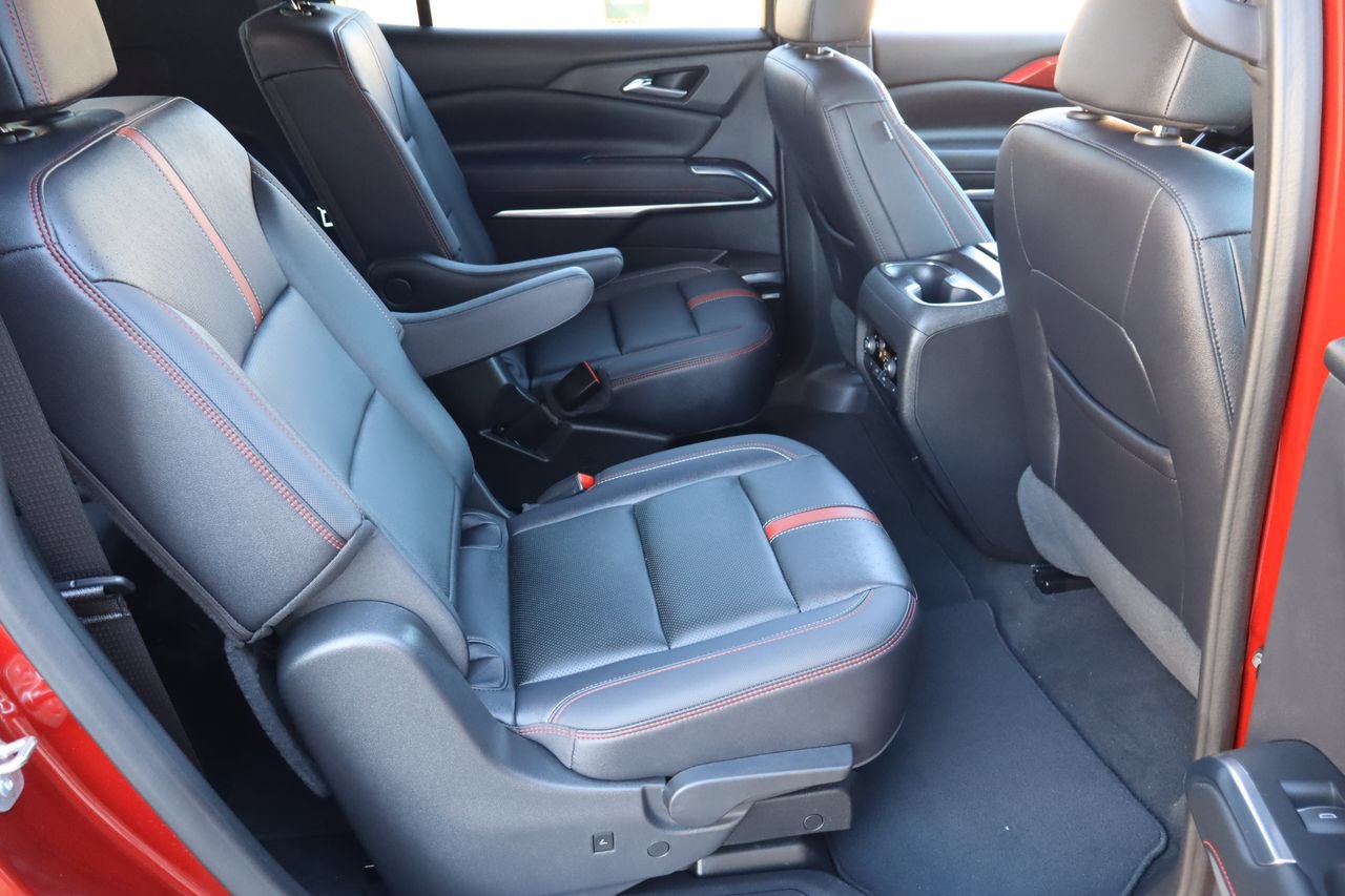 Used 2024 Chevrolet Traverse RS FWD image 19