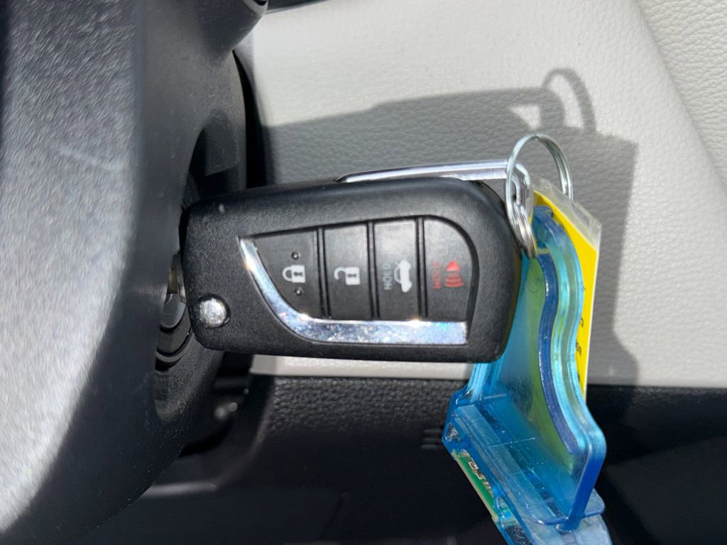 Used 2025 Toyota Corolla LE image 31