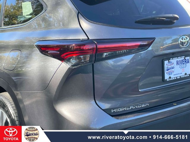 Used 2024 Toyota Highlander XLE AWD/4WD image 11