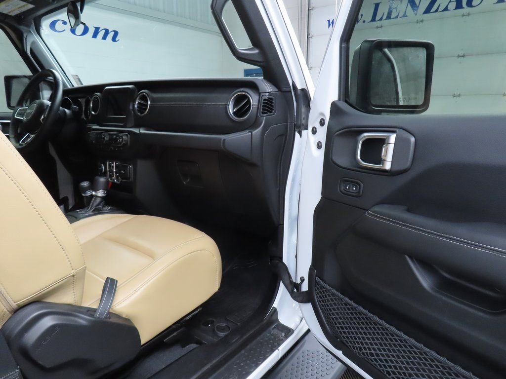 Used 2018 Jeep Wrangler Unlimited Sahara w/ Cold Weather Group image 23