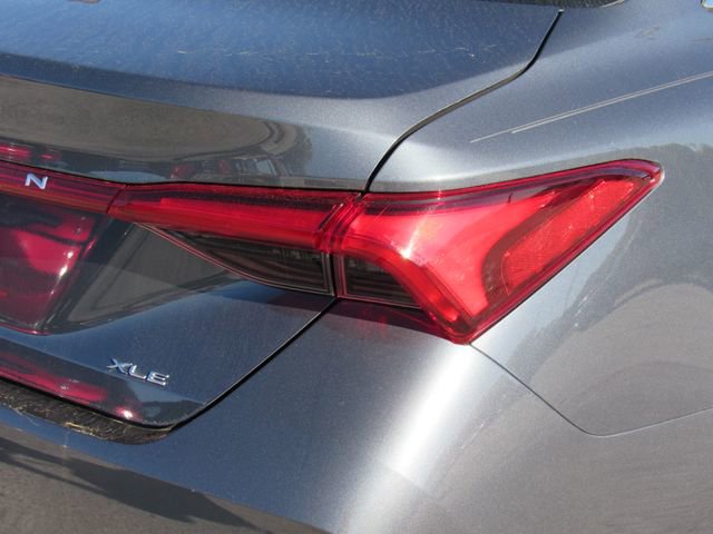 Used 2019 Toyota Avalon XLE image 12