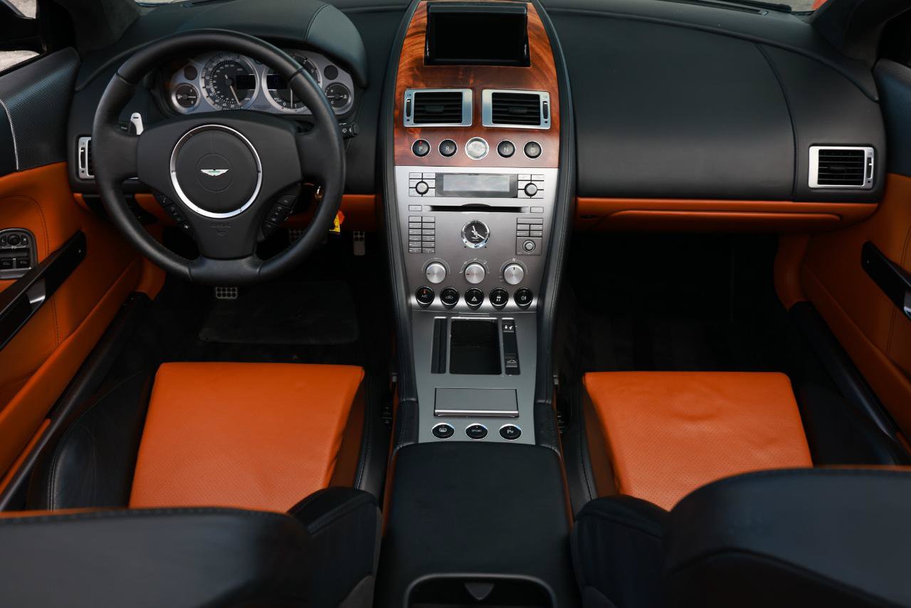 Used 2006 Aston Martin DB9 Volante RWD image 2