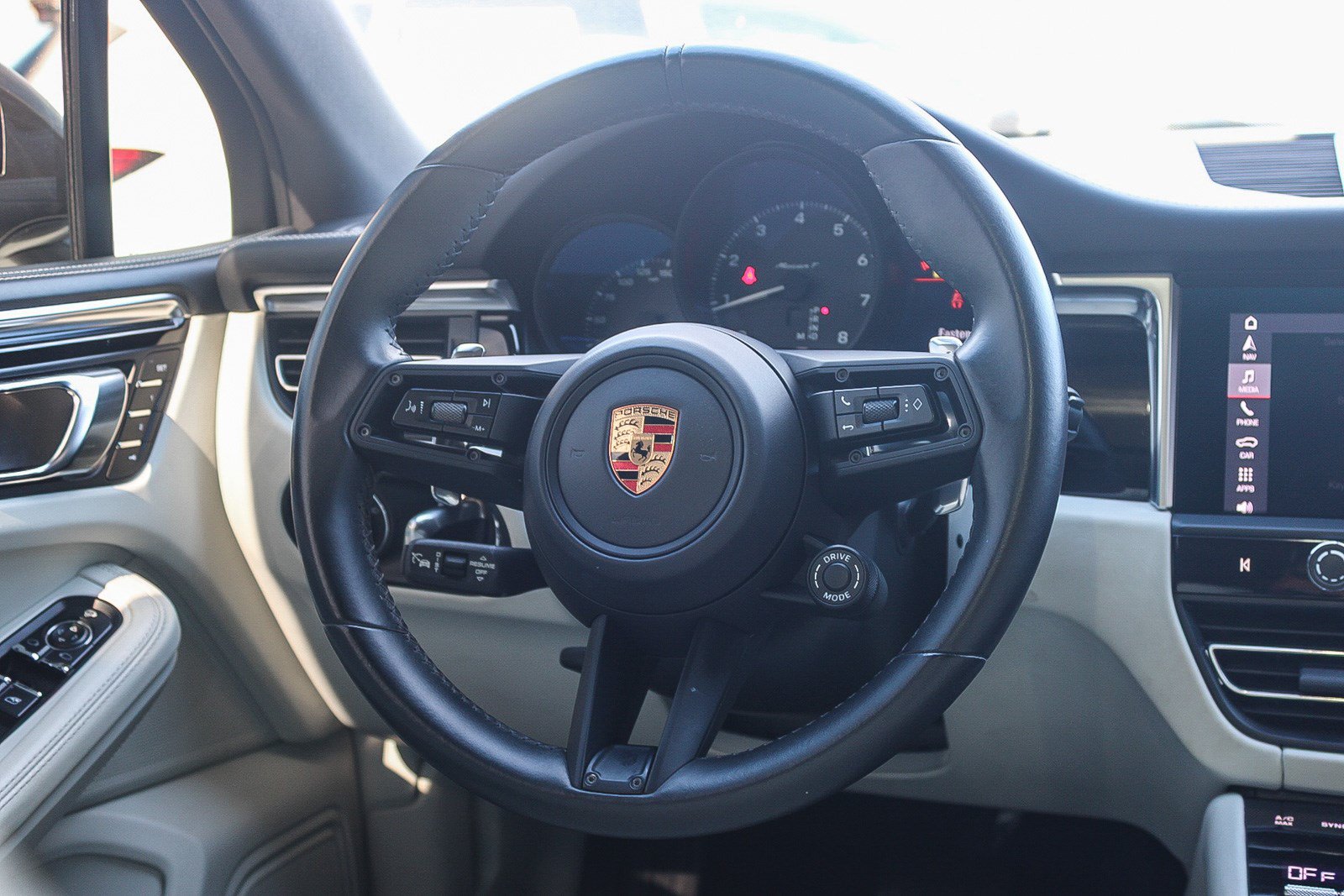 Used 2023 Porsche Macan Turbo AWD/4WD image 16