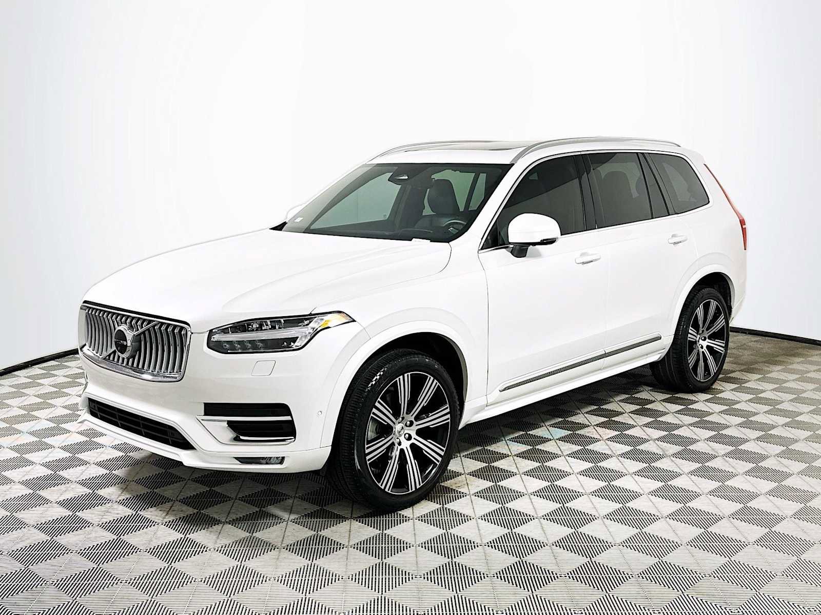 Certified 2023 Volvo XC90 B6 Ultimate image 3