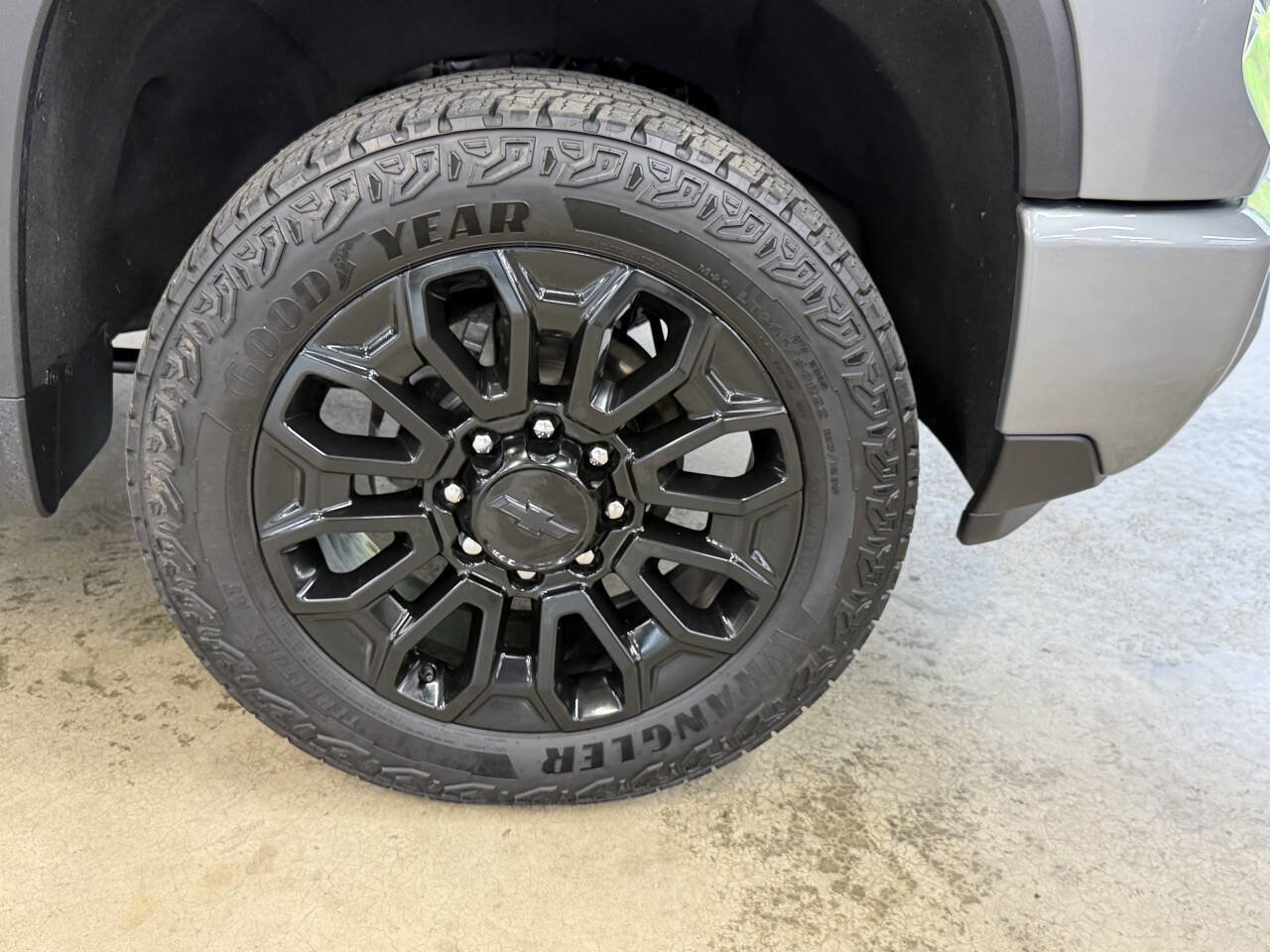 Used 2024 Chevrolet Silverado 2500 High Country w/ High Country Premium Package image 15
