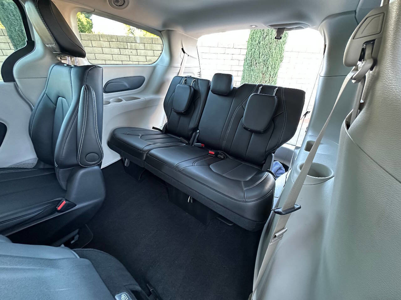 Used 2024 Chrysler Pacifica Limited FWD image 32