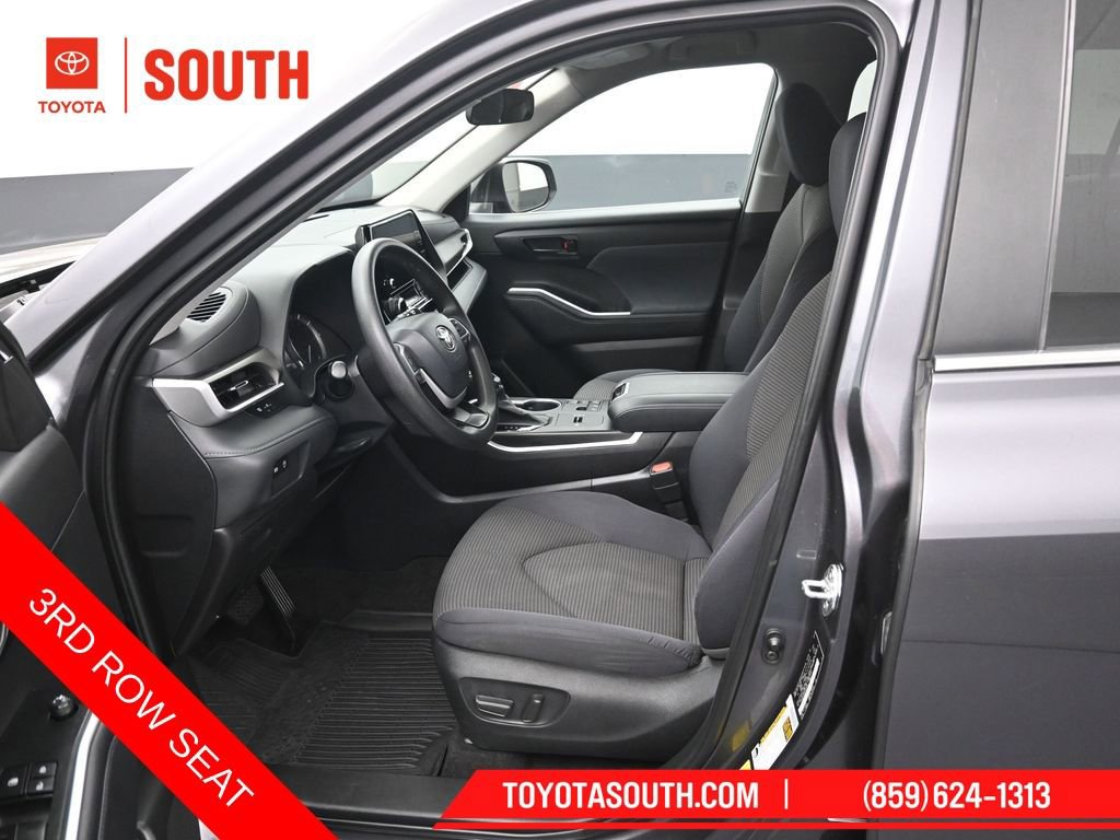 Used 2023 Toyota Highlander L FWD image 9