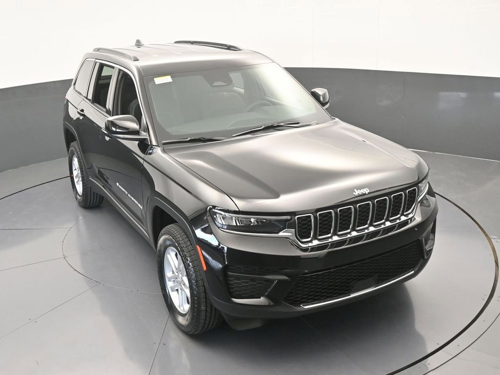 Used 2025 Jeep Grand Cherokee Laredo image 48