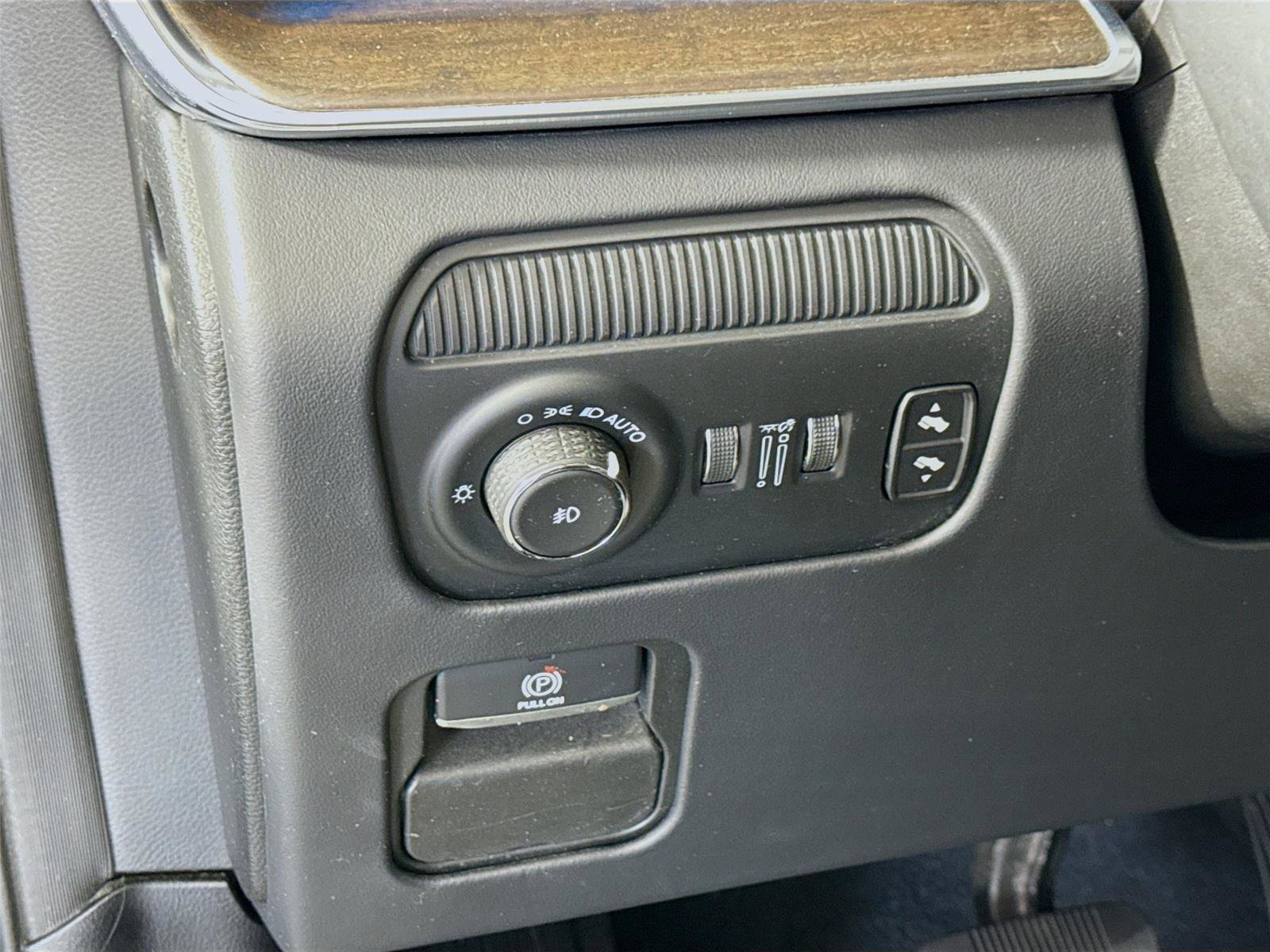 Used 2023 Jeep Grand Wagoneer L Series II w/ Rear Seat Video Group 1 image 4