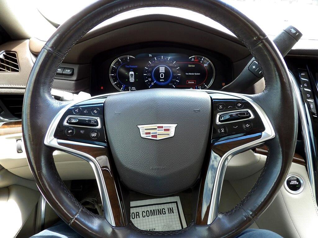 Used 2017 Cadillac Escalade ESV Luxury image 17