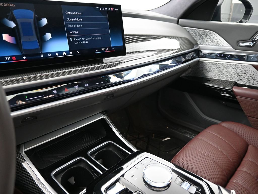 Used 2023 BMW 760i xDrive image 59