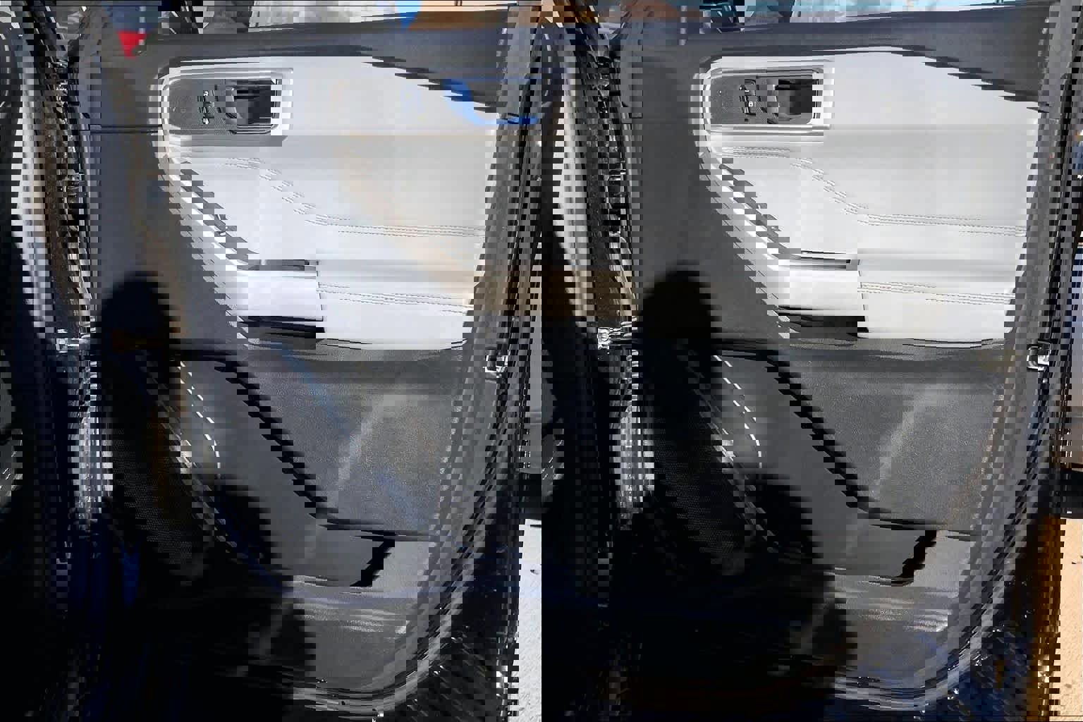 Used 2022 Ford Explorer XLT w/ Equipment Group 202A image 23