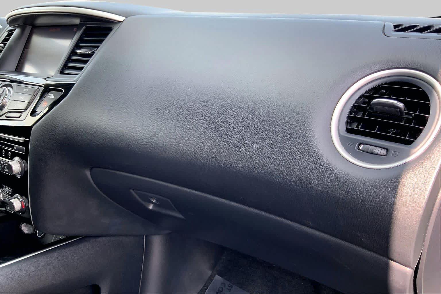 Used 2019 Nissan Pathfinder SV AWD/4WD image 18