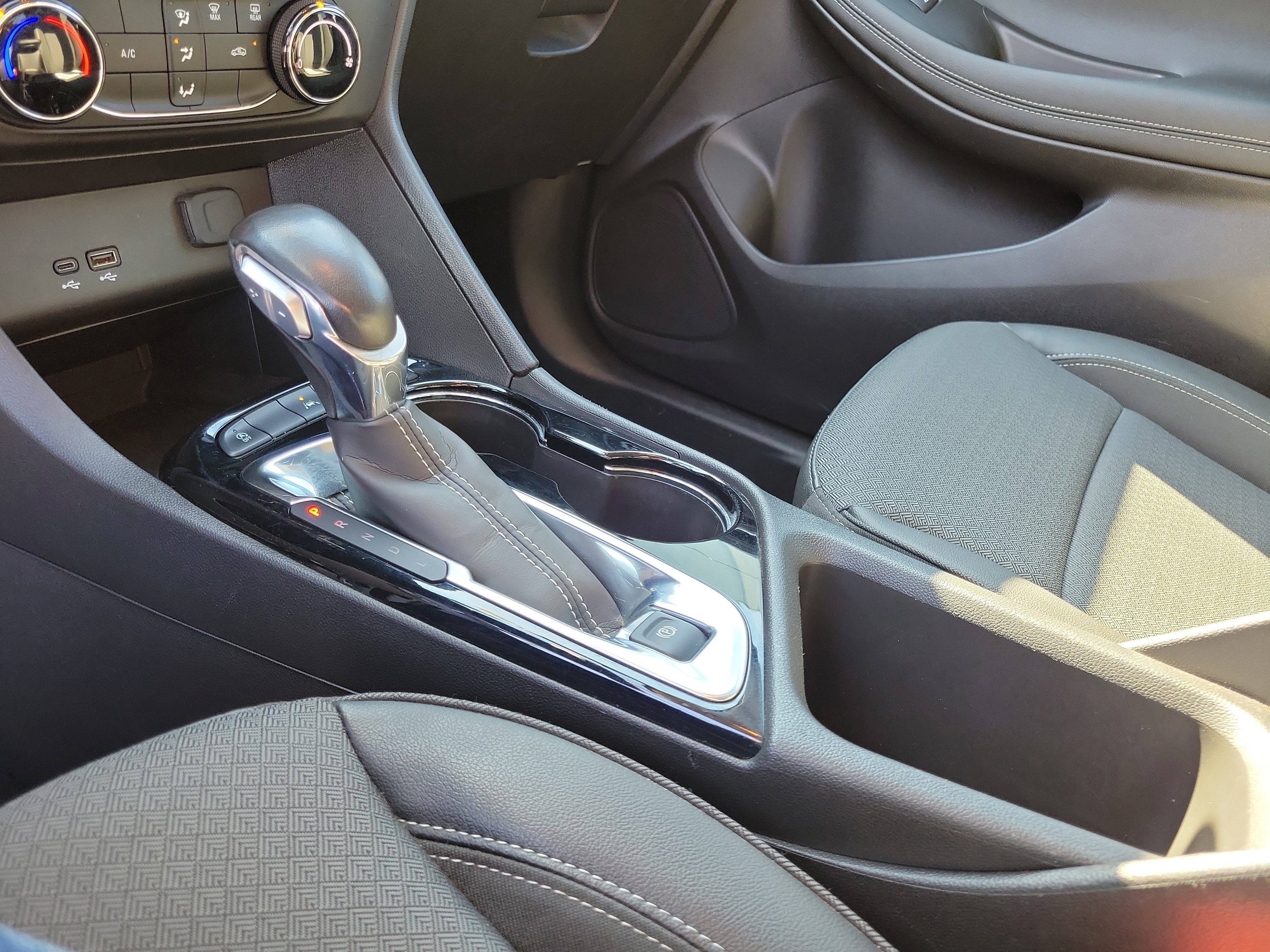 Used 2024 Buick Encore GX Preferred FWD image 29