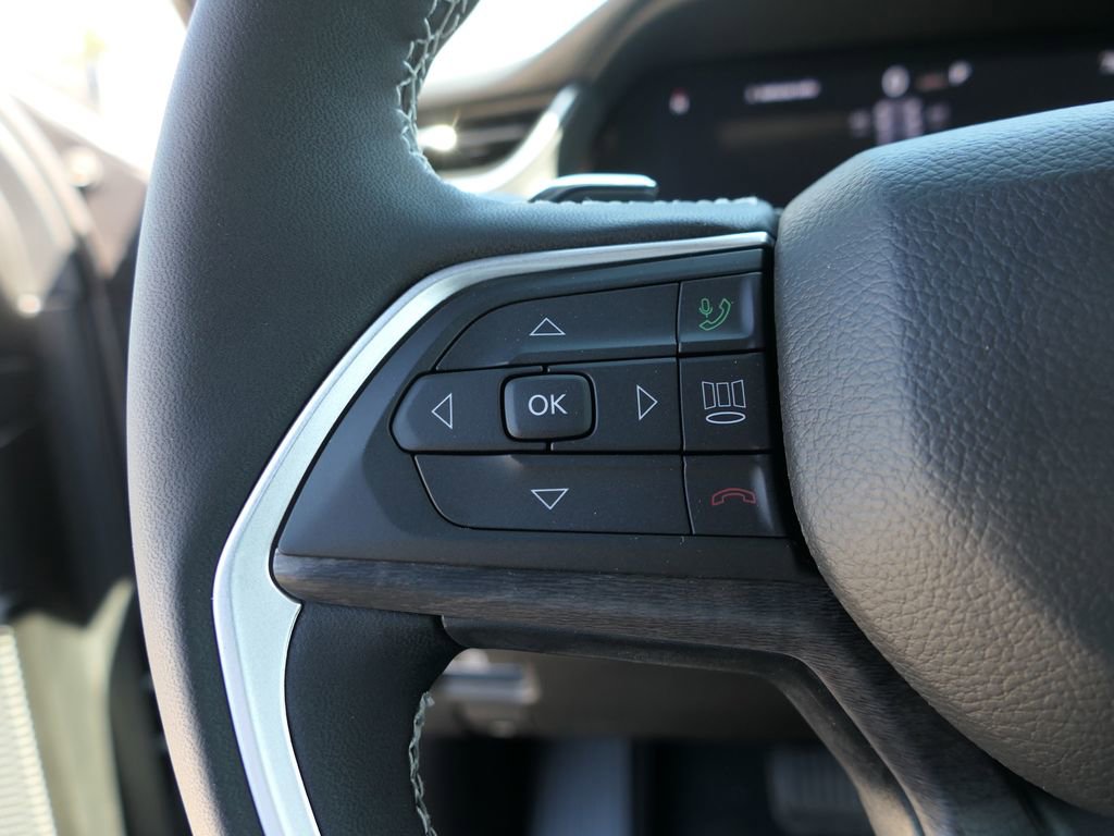 New 2025 Jeep Grand Cherokee Limited w/ Black Appearance Package image 11