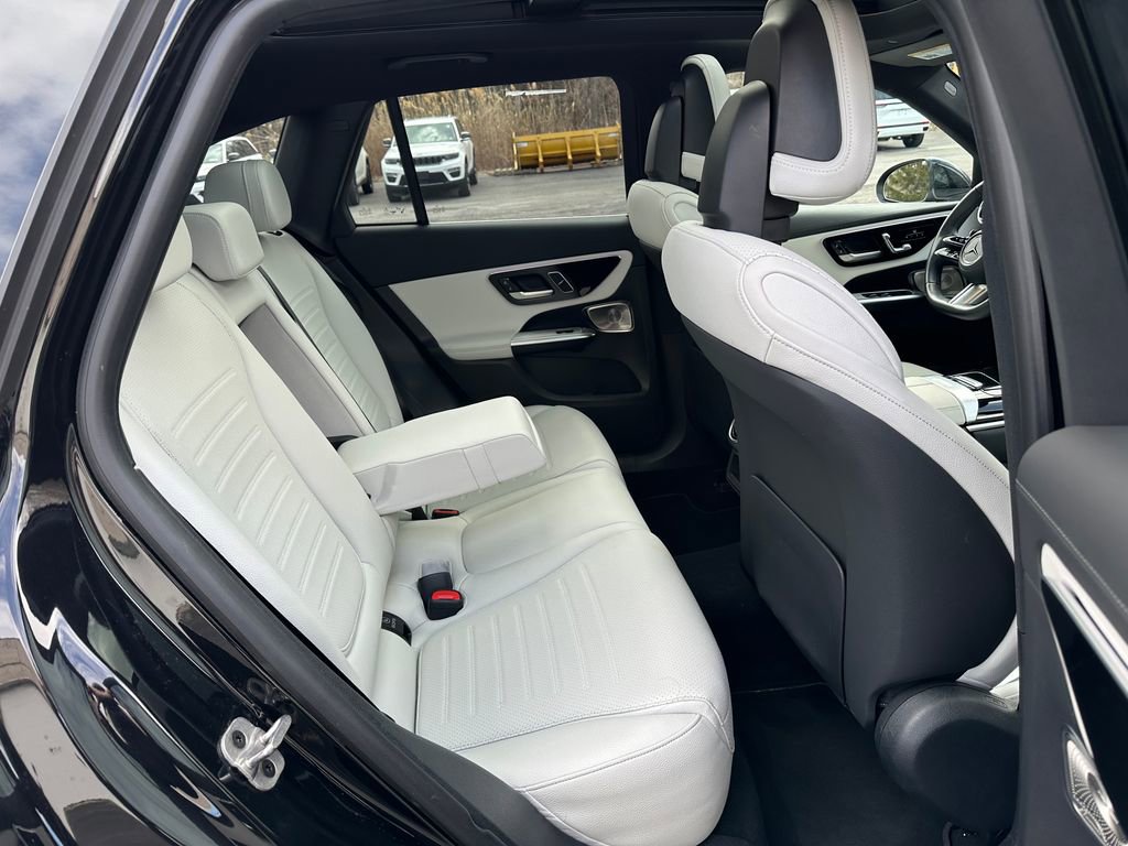 Used 2024 Mercedes-Benz GLC 300 4MATIC image 29